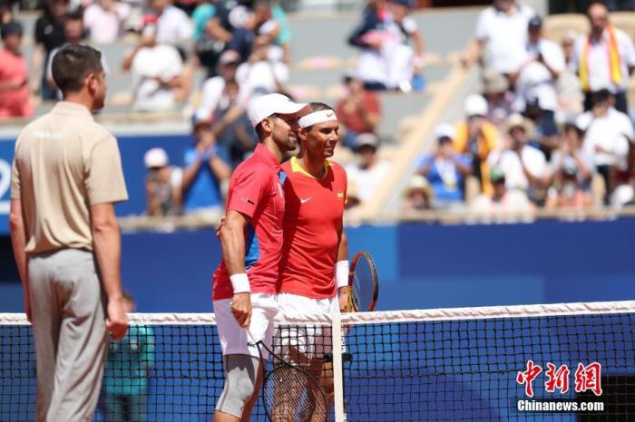 三方同框的温暖合影彰显体育改变世界的力量与