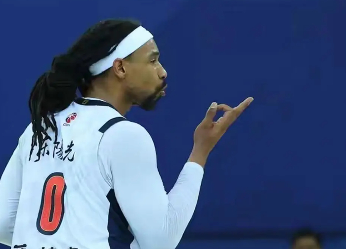 广东弃用萨林杰 战术调整引发战术体系争议