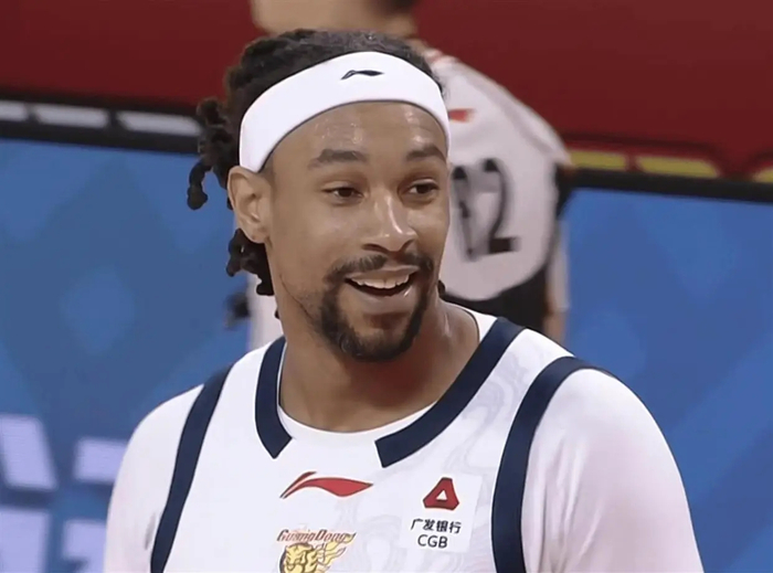 广东弃用萨林杰 战术调整引发战术体系争议