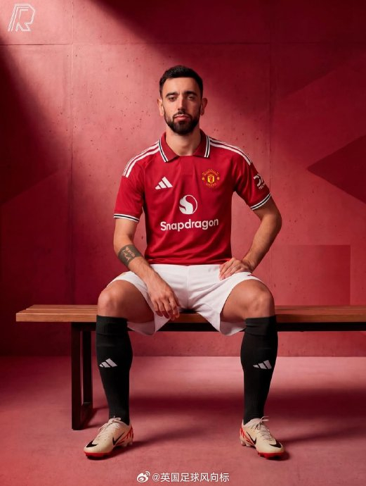 曼联2026-27赛季新版球衣设计细节曝光 球迷热议红